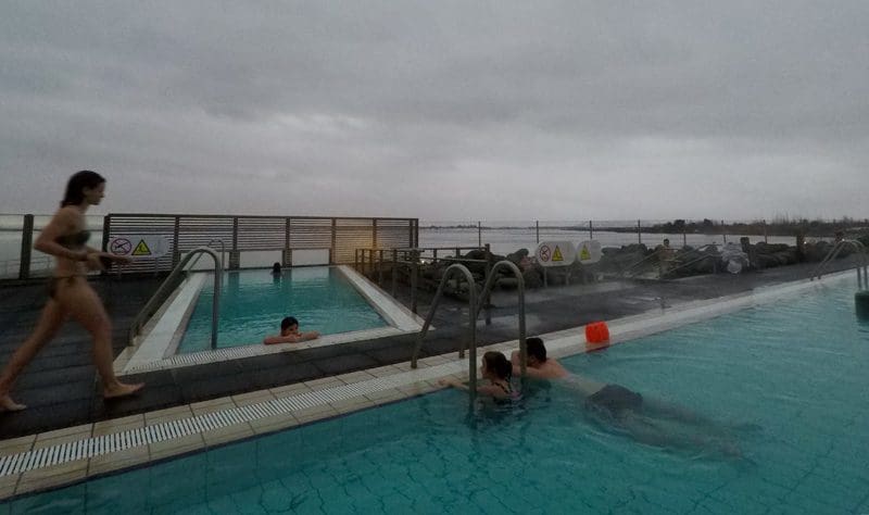 Het fontana zwembad in IJsland.