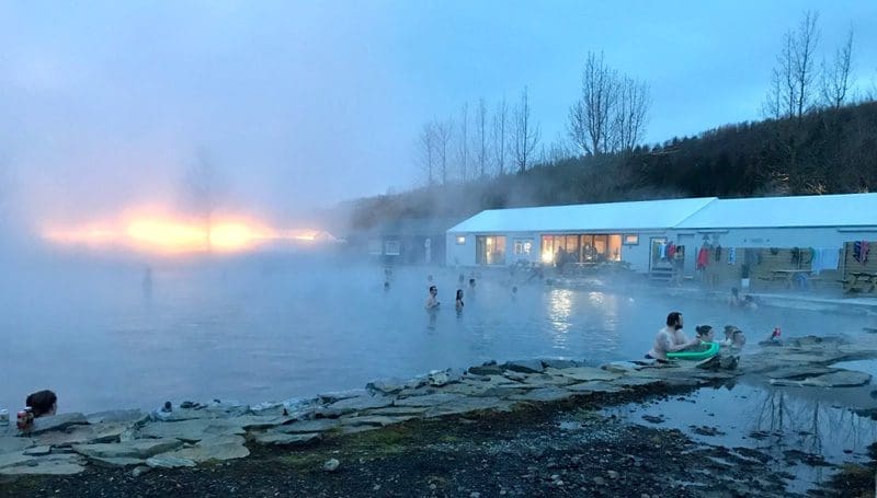 Het secret lagoon zwembad in IJsland