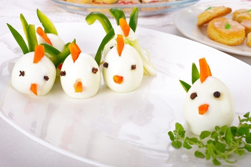 paasontbijt gekookt ei kuiken