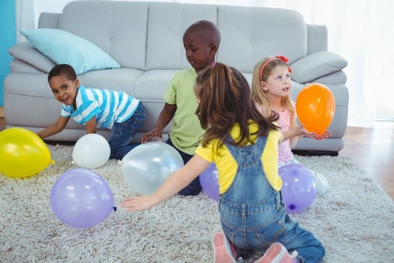 binnen spel ballonnen